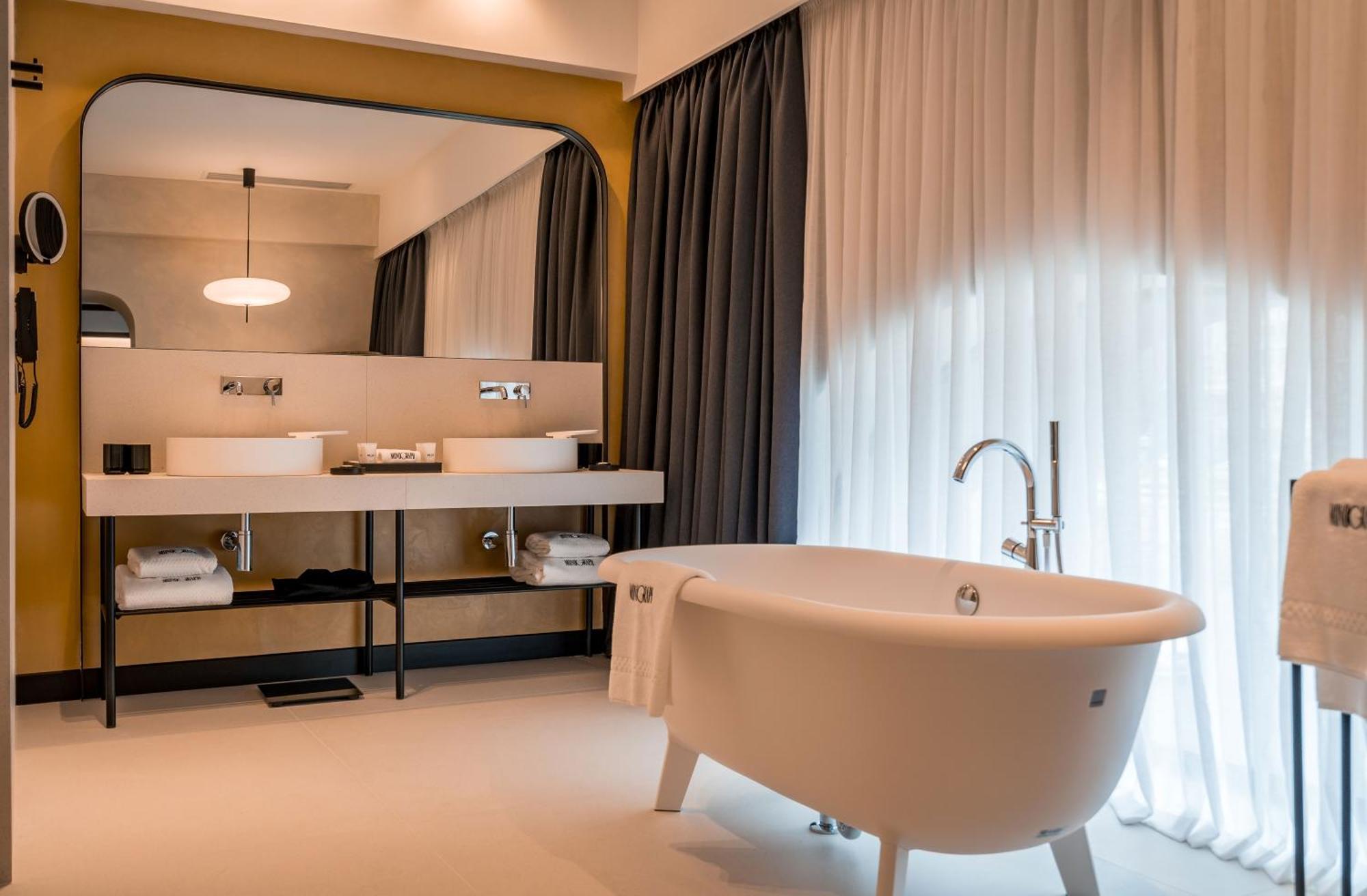 Hotel Monograph Freedom Square Tbilisi Zewnętrze zdjęcie Bathroom