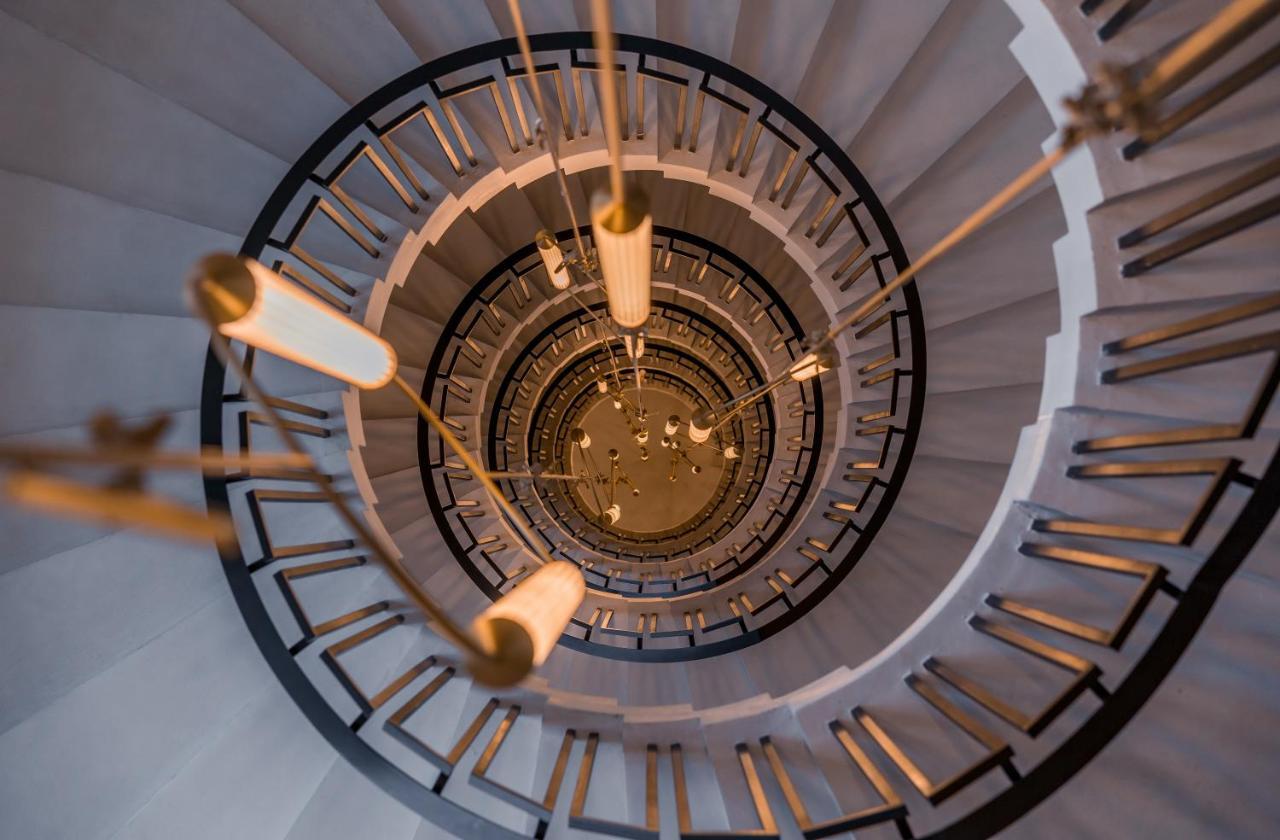 Hotel Monograph Freedom Square Tbilisi Zewnętrze zdjęcie Spiral staircase