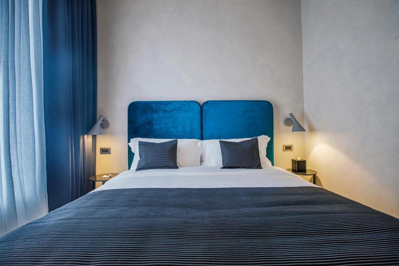 Hotel Monograph Freedom Square Tbilisi Zewnętrze zdjęcie Deluxe room