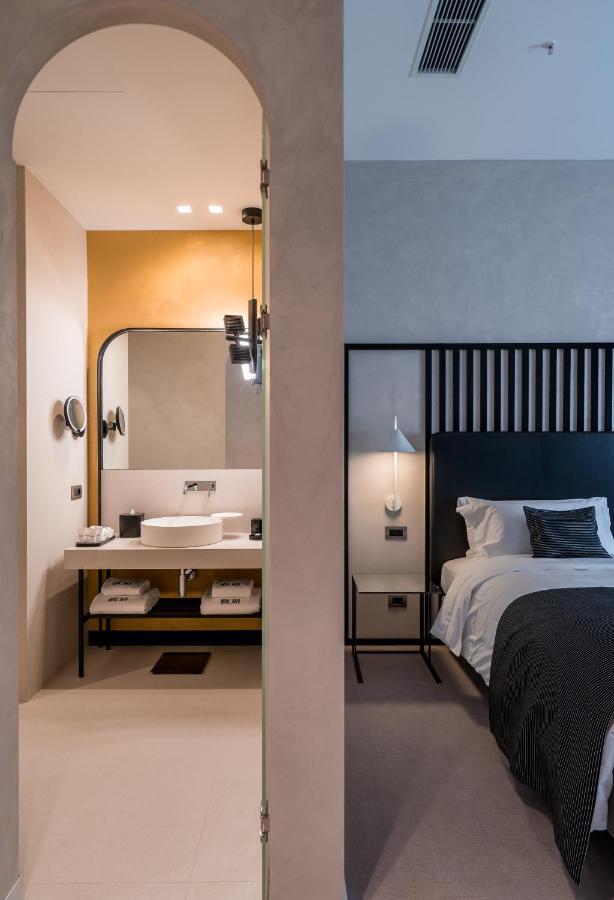 Hotel Monograph Freedom Square Tbilisi Zewnętrze zdjęcie Deluxe Room