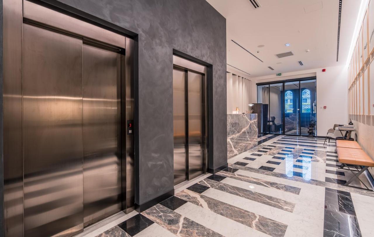 Hotel Monograph Freedom Square Tbilisi Zewnętrze zdjęcie The elevators at the hotel
